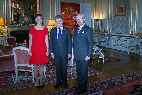 Kungen och Kronprinsessan tillsammans med årets mottagare av Nobels fredspris, Colombias president Juan Manuel Santos. 