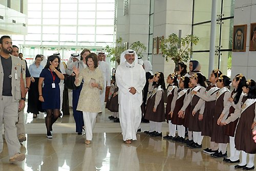 Vid besöket på Kuwaits nationalbibliotek. 