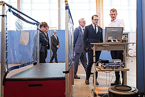 Prins Daniel testade sin syreupptagningsförmåga och högskolelektor för Idrottslaboratoriet LTIV, Niklas Psilander, berättar om testet. 