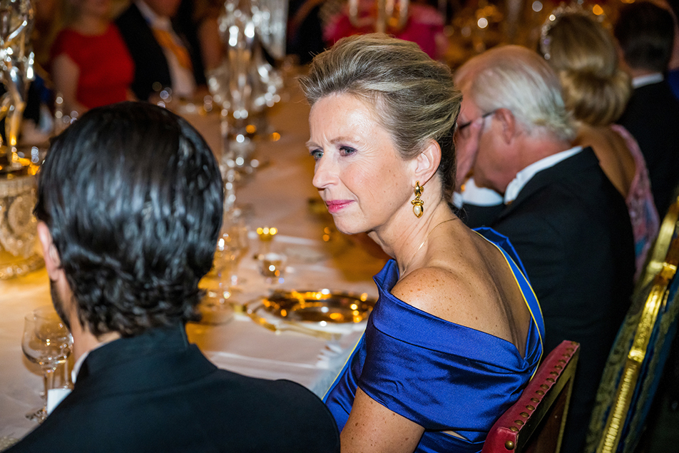 The Dutch Minister of Defence Kajsa Ollongren speaks with Prince Carl Philip. 