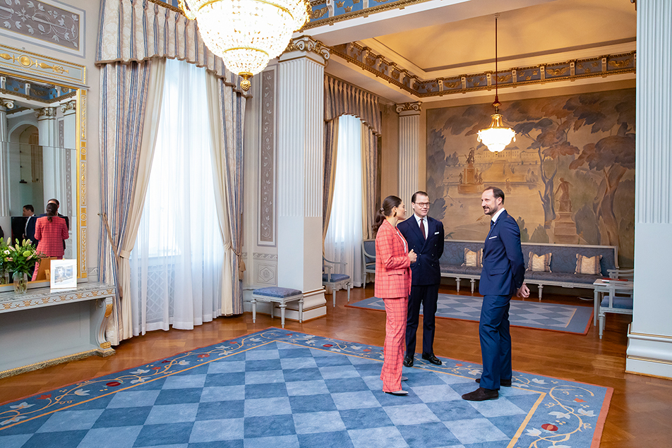 The Crown Princess, Prince Daniel and Crown Prince Haakon in the royal waiting room at Stockholm Central Station. 