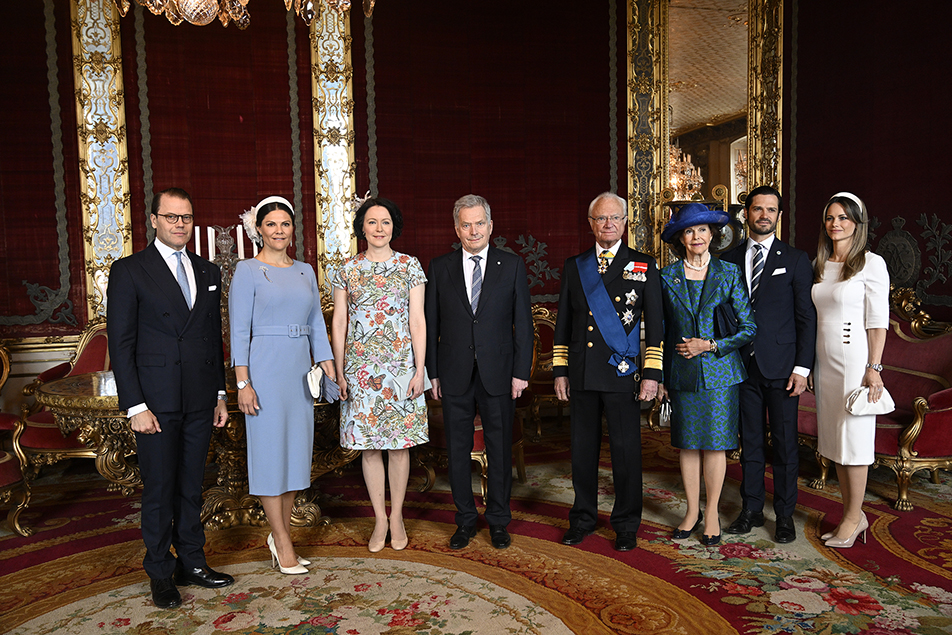 President Sauli Niinistö and Mrs Jenni Haukio were welcomed by The Crown Princess Couple and The Prince Couple in the Victoria Salon. 