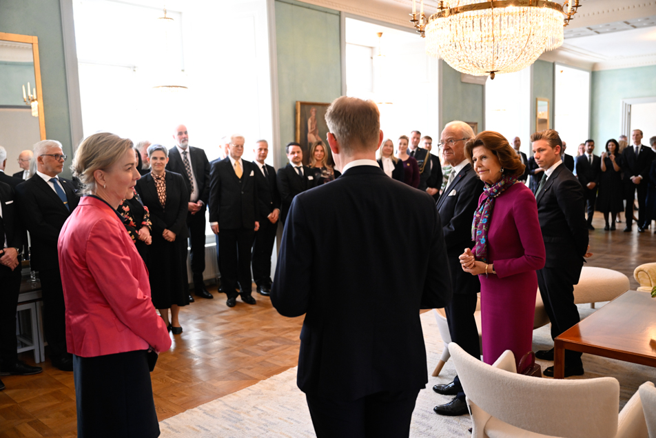 Sveriges ambassadör i Estland Ingrid Tersman tog emot Kungaparet och statsråden Billström och Jonsson i residenset.