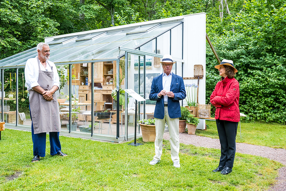 Ernst Kirchsteiger presenterar sitt växthus för Kungaparet.