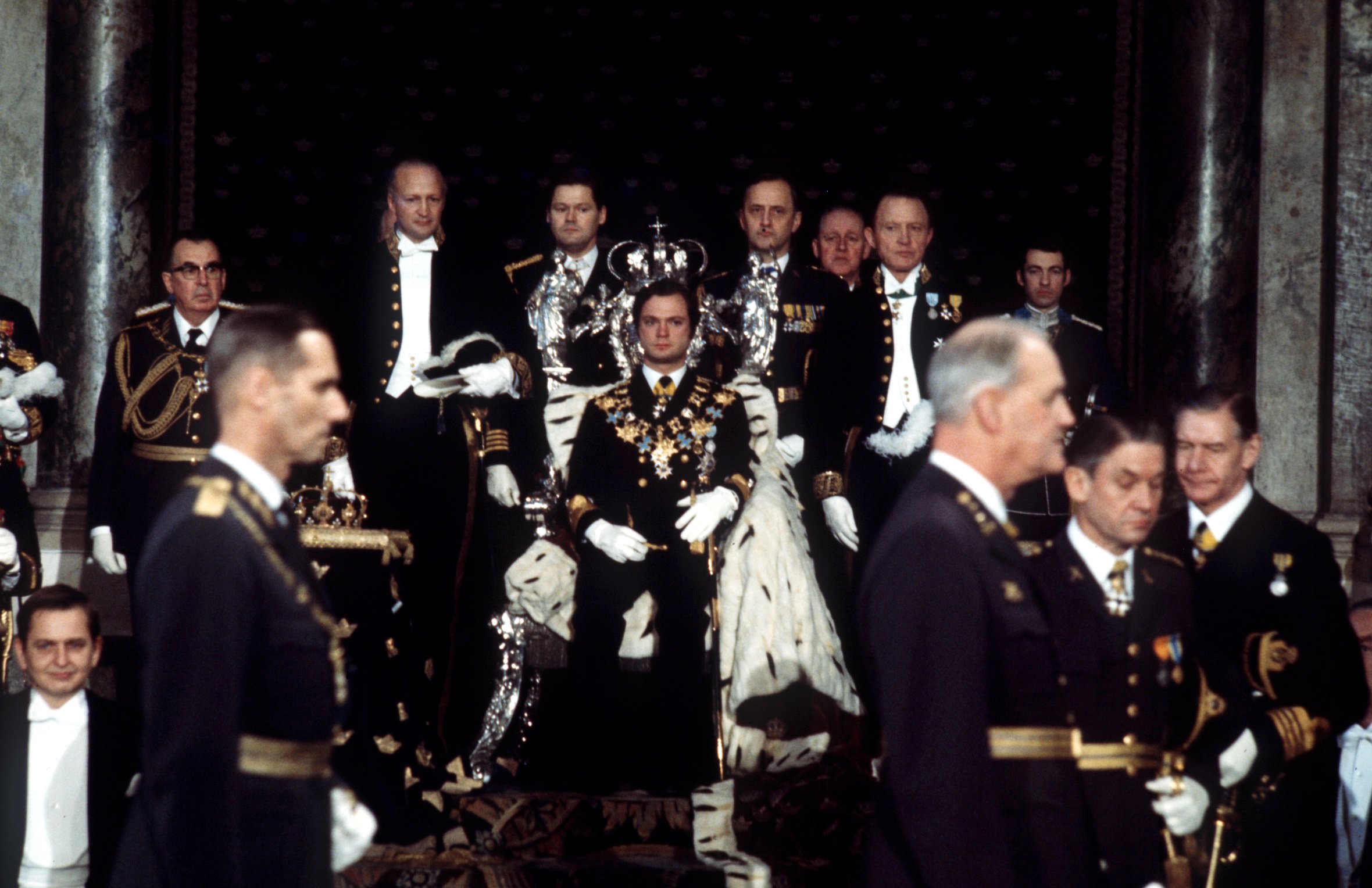 The last time the coronation mantle was used for ceremonial purposes was during the ceremonial Opening of the Parliamentary Session in 1974, when it was draped over the silver throne. 