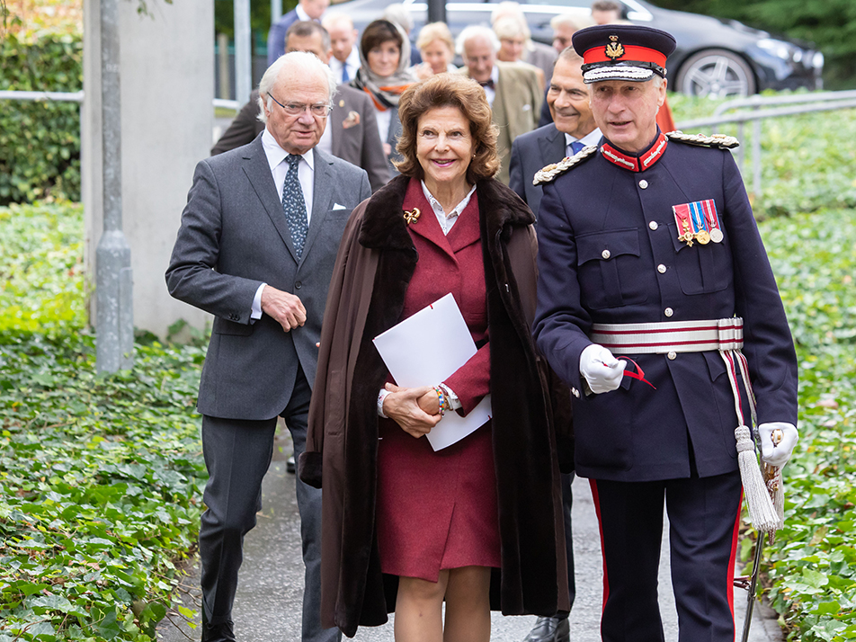The King and Queen with Alan Simpson, Lord-Lieutenant of Stirling and Falkirk, on arrival at the University of Stirling. 