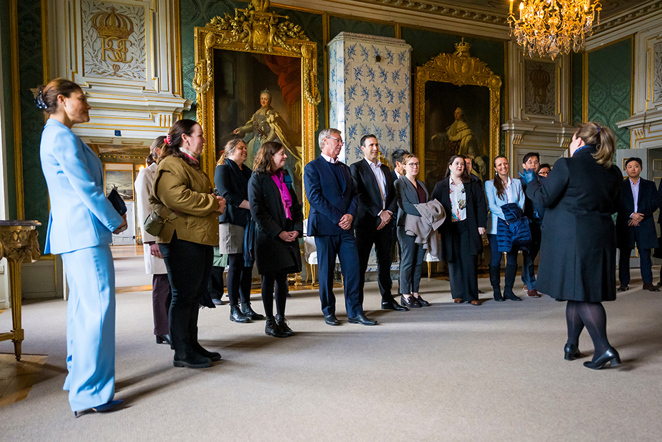 I samband med mötet fick deltagarna en guidad visning på Drottningholms slott.