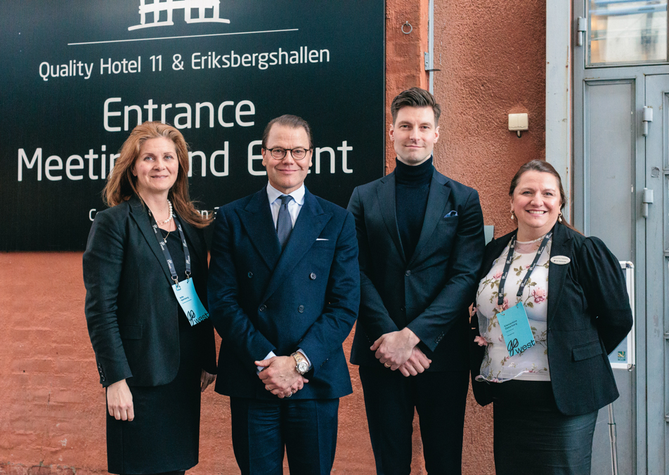 Prins Daniel tillsammans med GoWests Sofia Hjelmberg, Erik Gatenholm samt GU Ventures verkställande direktör Klementina Österberg.