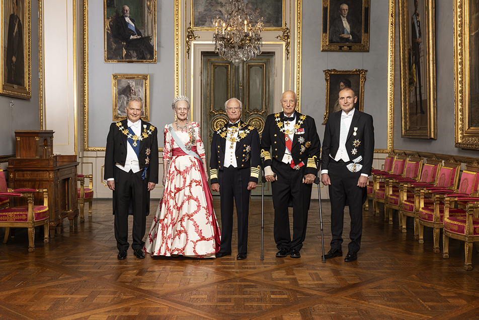 H.M. Konungen fotograferad med de nordiska statscheferna i samband med firandet av Konungens 50-årsjubileum på tronen. 