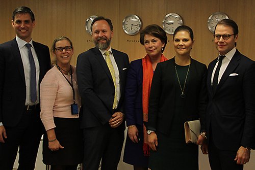 Kronprinsessparet med representanter från Business Sweden’s ledning, från vänster: Sven Draganja, Karin Isaksson, Fredrik Fexe och Ylva Berg.