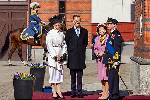 Kungaparet tog emot president Alexander Stubb och fru Suzanne Innes-Stubb vid H.M. Konungens Hovstall.