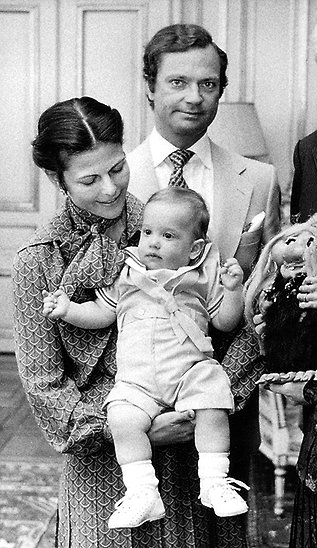 DD.MM. Konungen och Drottningen och H.K.H. Prins Carl Philip, 1980