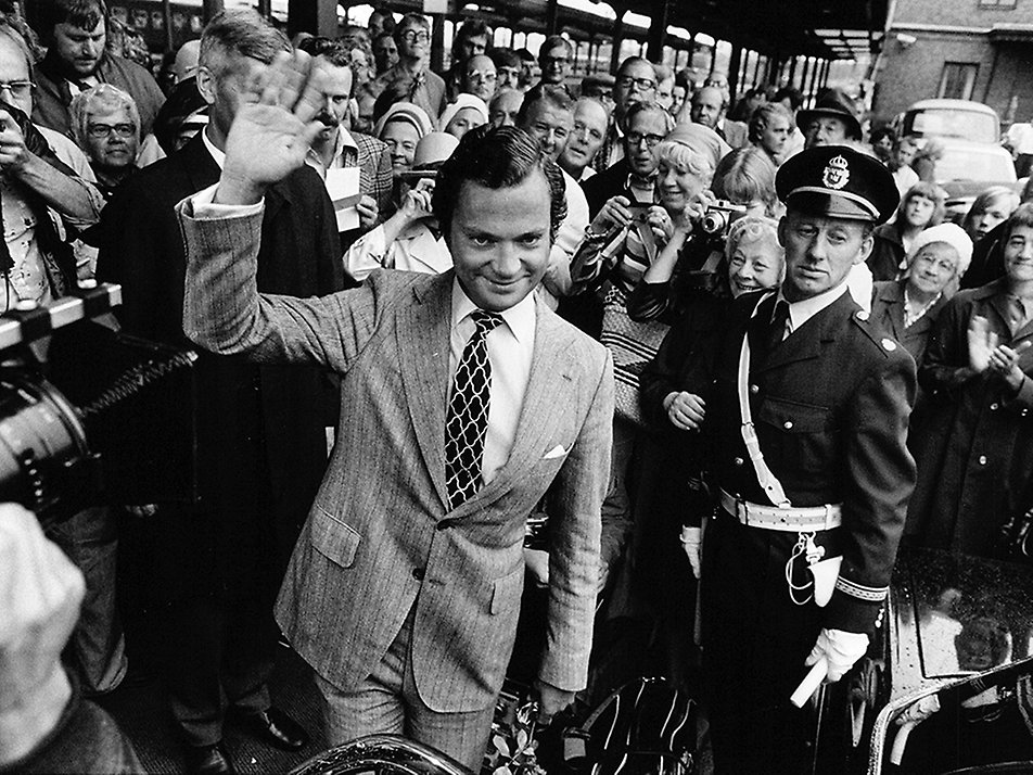 Kungen ankommer till Göteborgs centralstation för att påbörja sin eriksgata i Göteborgs och Bohus län i september 1974.