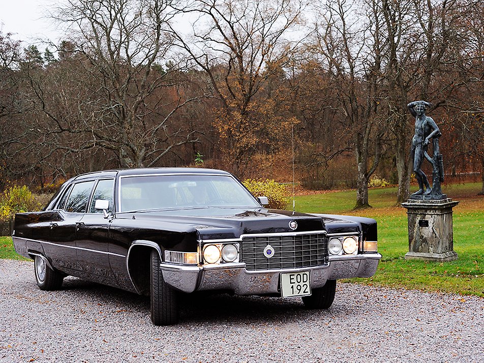 Cadillac 1969. Bilen används bland annat vid hemtransport av ambassadörer efter högtidliga audienser.