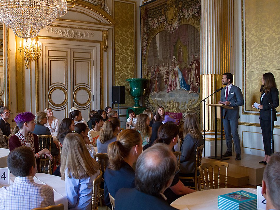 In September 2016, Prince Carl Philip and Princess Sofia's Foundation hosted a symposium at the Royal Palace. The theme was ”How we want adults to talk with us about the internet”.
