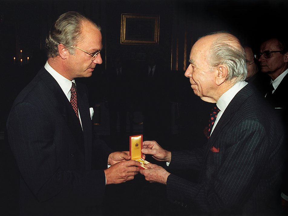 Sigvard Bernadotte var en pionjär inom svensk industridesign. I november 1997 tilldelades han Prins Eugen-medaljen – för framstående konstnärlig gärning. 