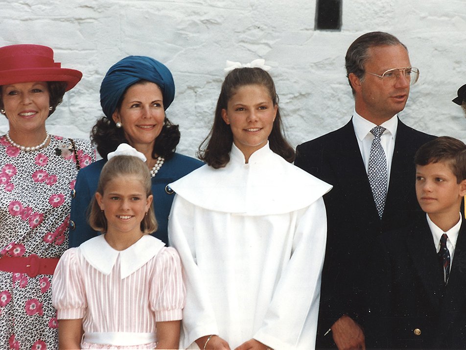 The Crown Princess was confirmed at Borgholm Church on Öland in summer 1992. Here, The Crown Princess is pictured with The King and Queen, her siblings and Queen Beatrix of the Netherlands, one of The Crown Princess's godparents.