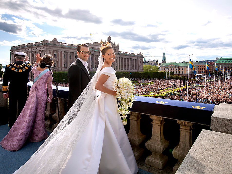 The Crown Princess Couple's wedding on 19 June 2010 drew hundreds of thousands of well-wishers onto the streets of Stockholm. 