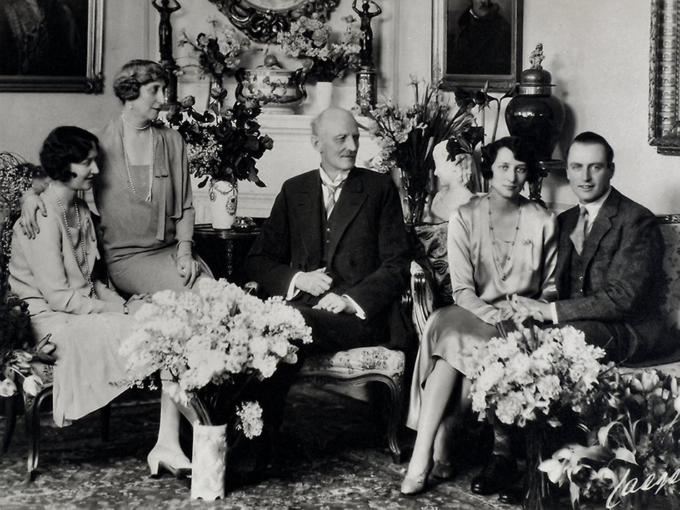 Nyförlovade kronprinsparet Olav och Märtha av Norge hemma hos prins Carl och prinsessan Ingeborg, 1929. Fotograf Atelier Jaeger