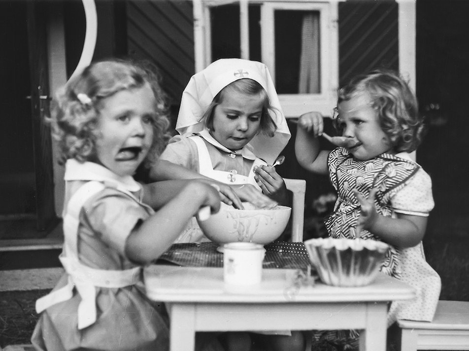 Tre prinsessor på Haga: Birgitta, Margaretha och Desirée. Fotot är taget år 1940 av Engelberth Bengtsson. 