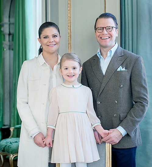 DD.KK.HH. Kronprinsessan, Prins Daniel och Prinsessan Estelle, 2016