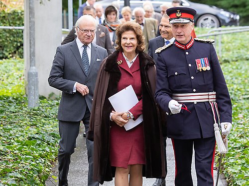 The King and Queen with Alan Simpson, Lord-Lieutenant of Stirling and Falkirk, on arrival at the University of Stirling. 