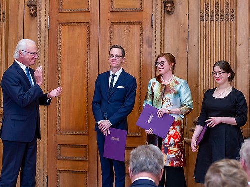 The King congratulates the Royal Swedish Academy of Letters, History and Antiquities' scholarship recipients Svante Landgraf, Annie Burman and Petra Dotlačilová.