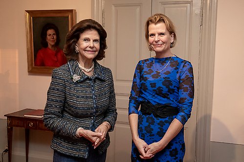 Drottningen tillsammans med Åsa Regnér. 